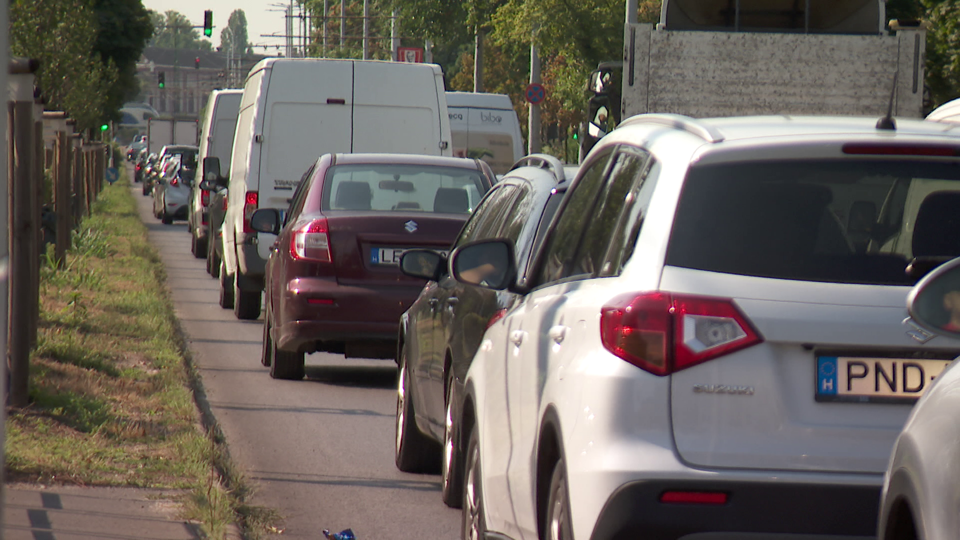 Továbbra is főhet a feje az autósoknak a fővárosi felújítások és lezárások miatt + videó