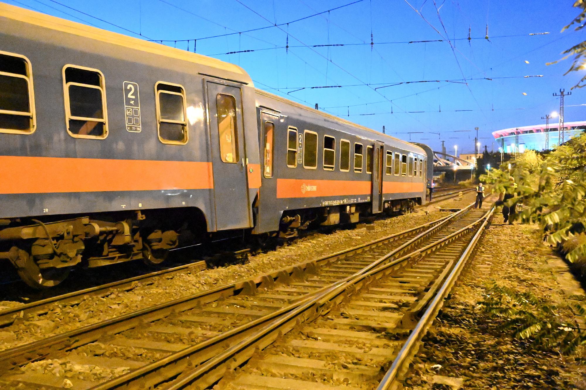 Kedd délelőtt állhat helyre a forgalom a Keleti pályaudvaron + videó