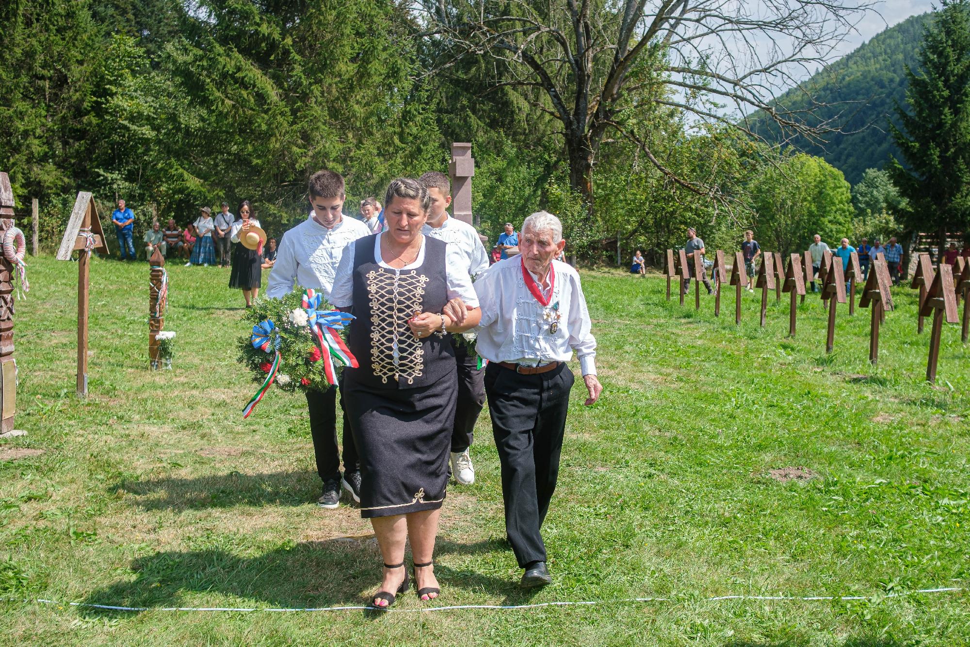 Tisztelet az úzvölgyi hősöknek! 