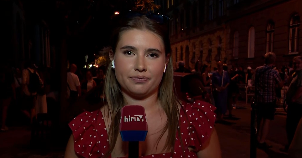 Célkeresztbe került a HírTV stábja a Madách előtti tüntetésen + videó