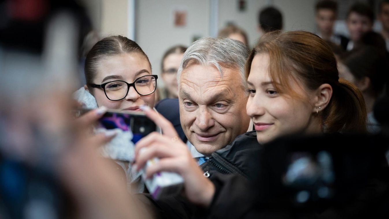 A közösségi médiában is Orbán Viktor a legkedveltebb hazai politikus