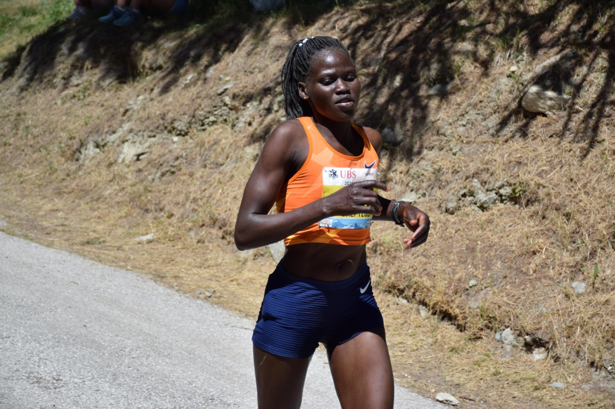 Felgyújtottak egy olimpikon maratonfutót