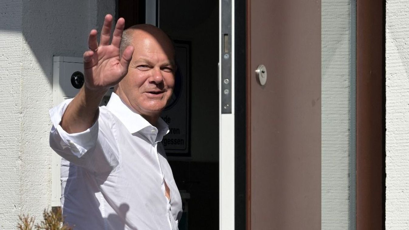 Talán csak nem békemisszióba kezdett Olaf Scholz is?