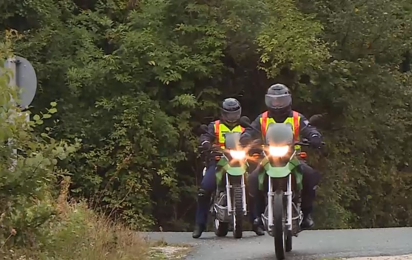 Terepmotoros rendőrök felügyelik a soproni parkerdőt + videó