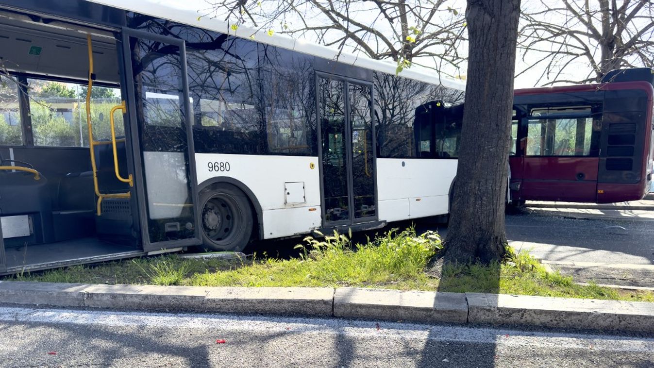 Súlyos buszbaleset történt péntek reggel