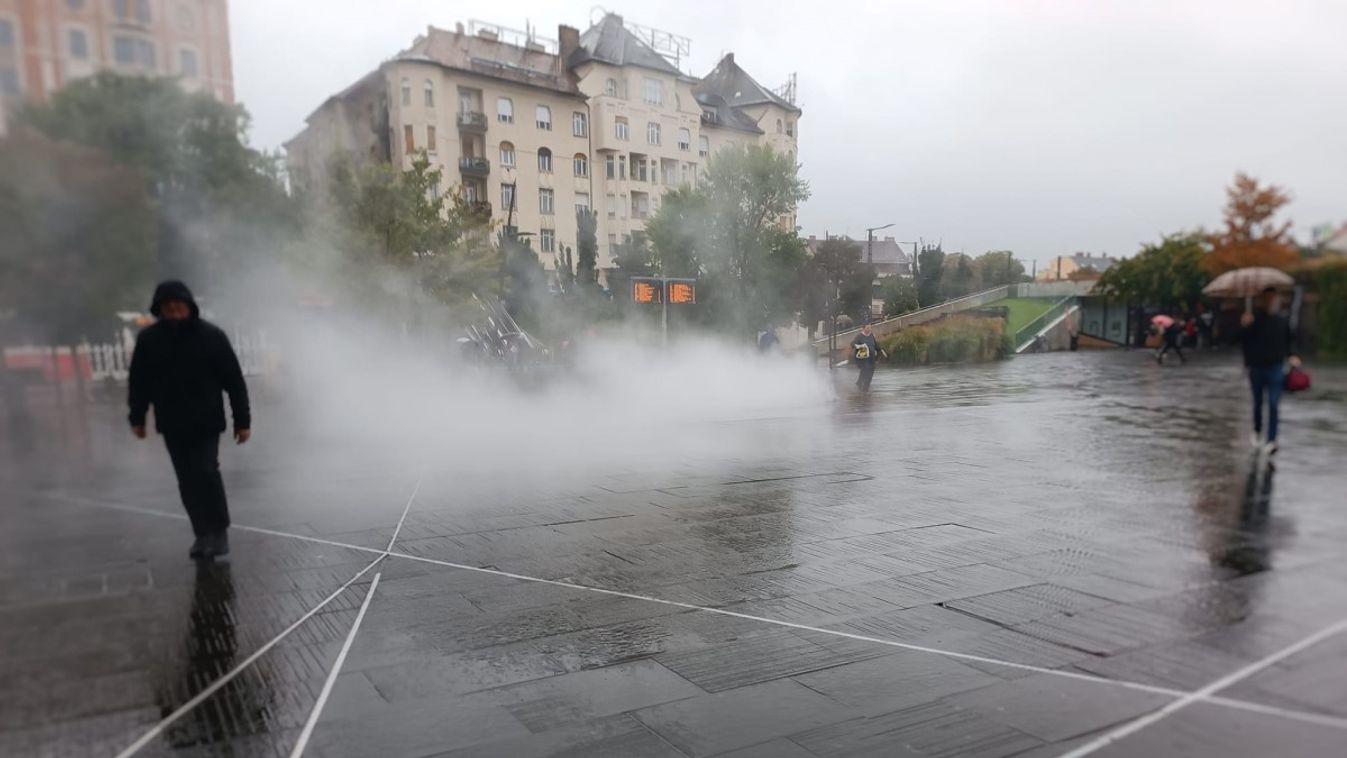 Szakadó esőben is működik a Széll Kálmán téri párásító