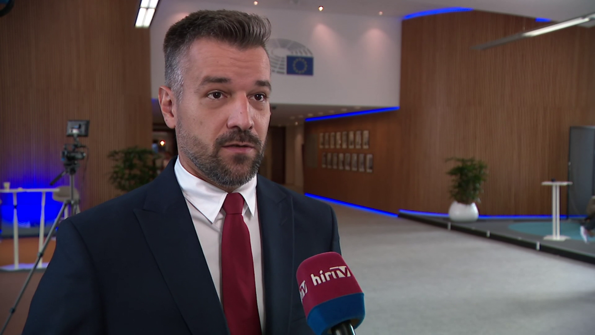 László András: a Néppárt zavarban van, mert a magyar program minden európai ember érdekeit képviseli + videó