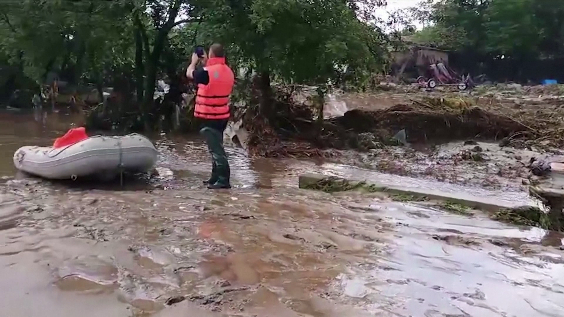 Már vannak halottjai a szélsőséges időjárásnak + videó