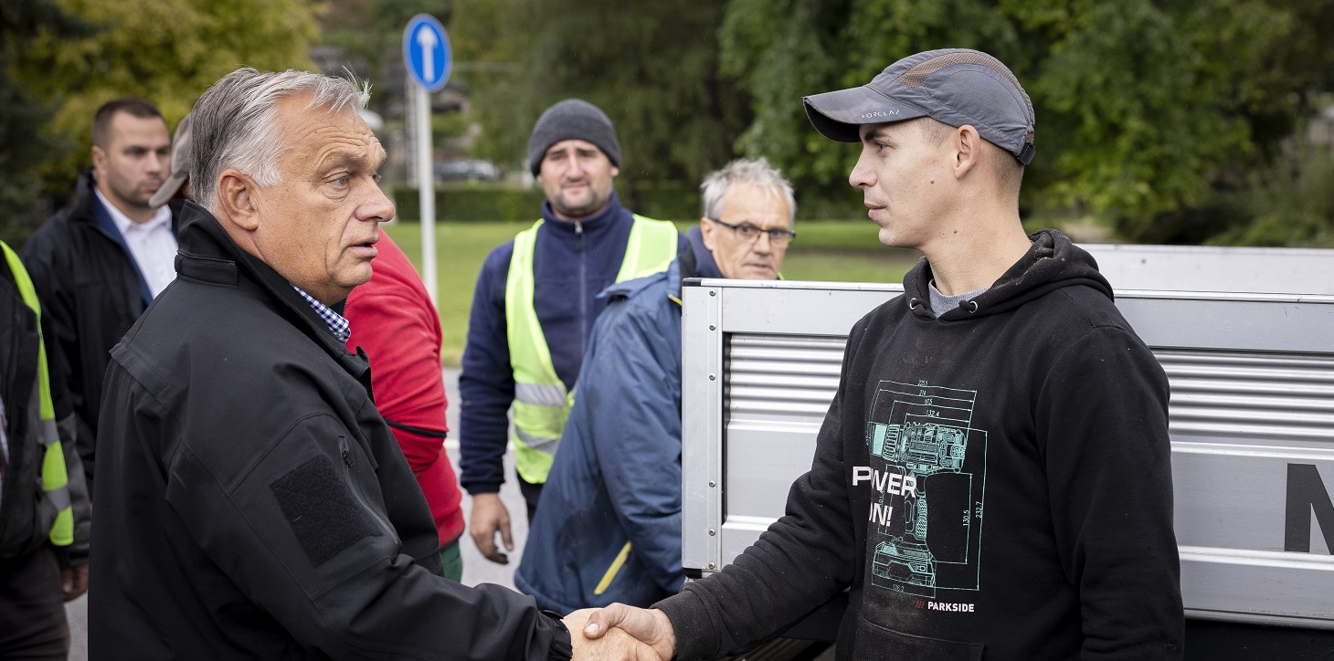 Orbán Viktor visegrádi terepszemlén járt + videó