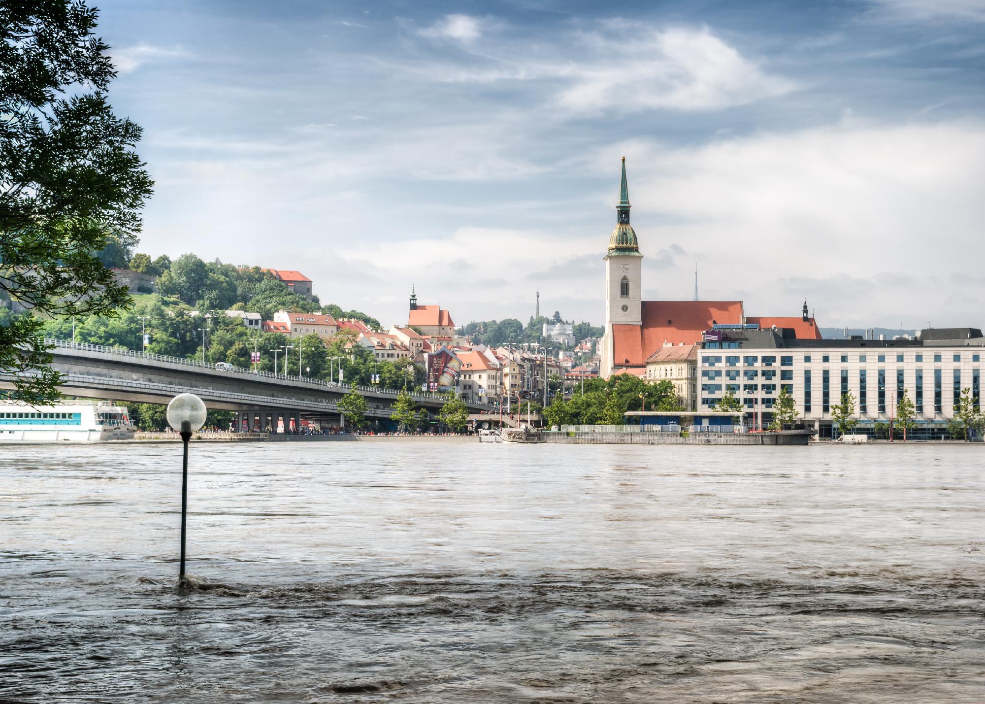 970 centiméteren tetőzött a Duna Pozsonynál