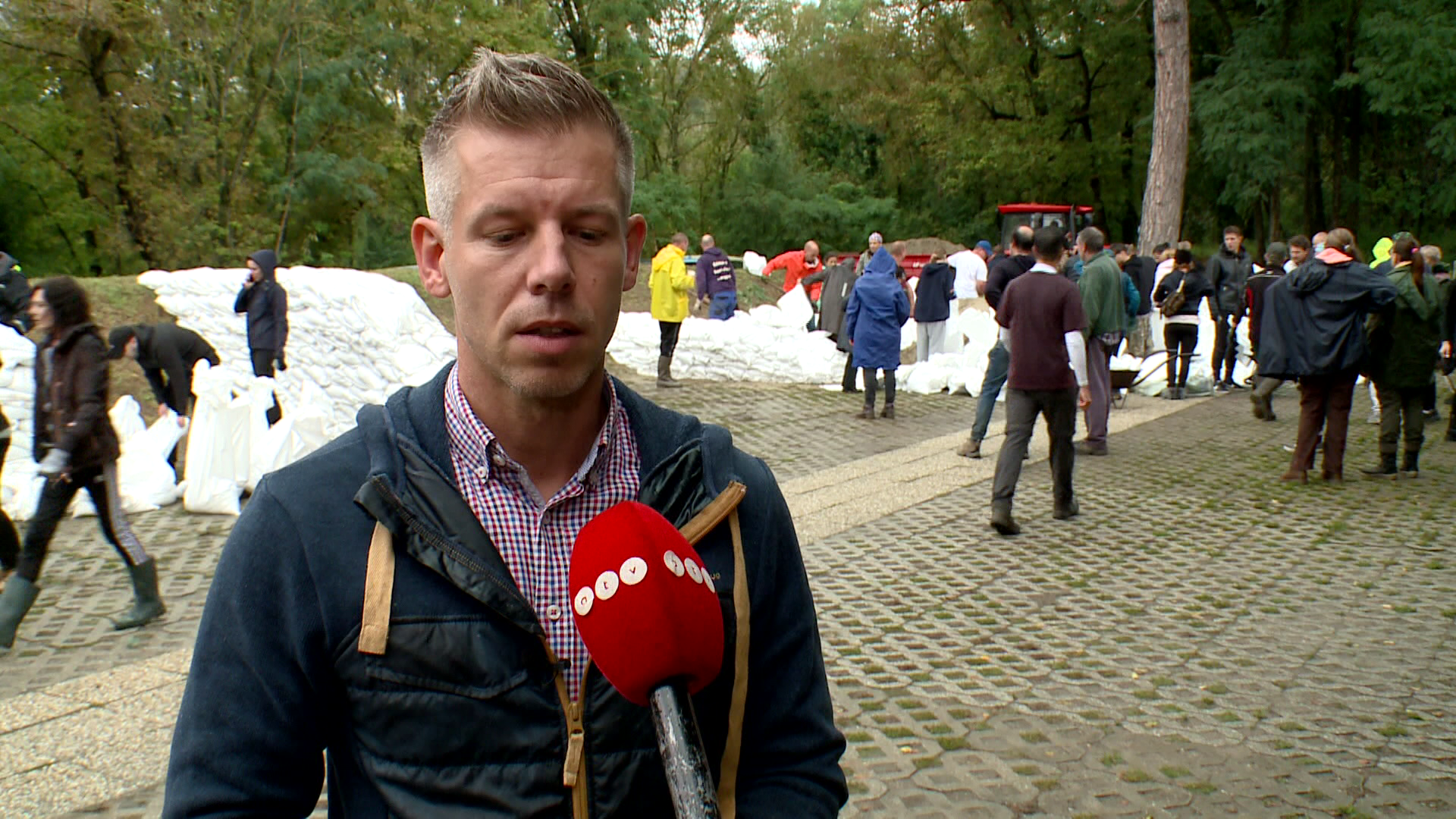 Nézőpont Intézet: Az árvízi hajóssal szemben, Magyar Péter egy árvízi bohóc + videó