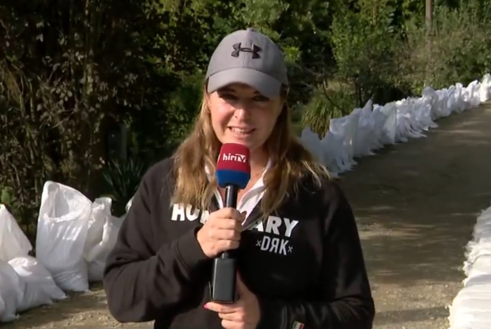 Katonák és önkéntesek százai segítik az árvíz elleni védekezést a Dunakanyarban + videó