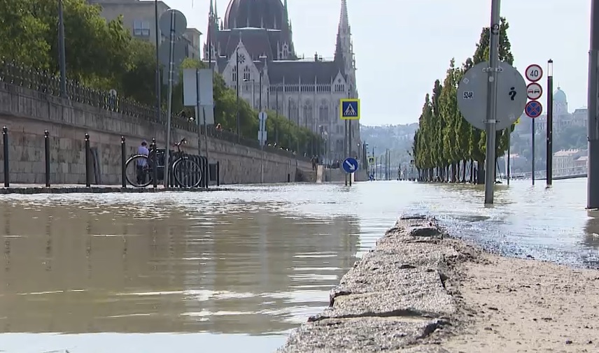 Várhatóan szombaton tetőzik a Duna Budapestnél + videó