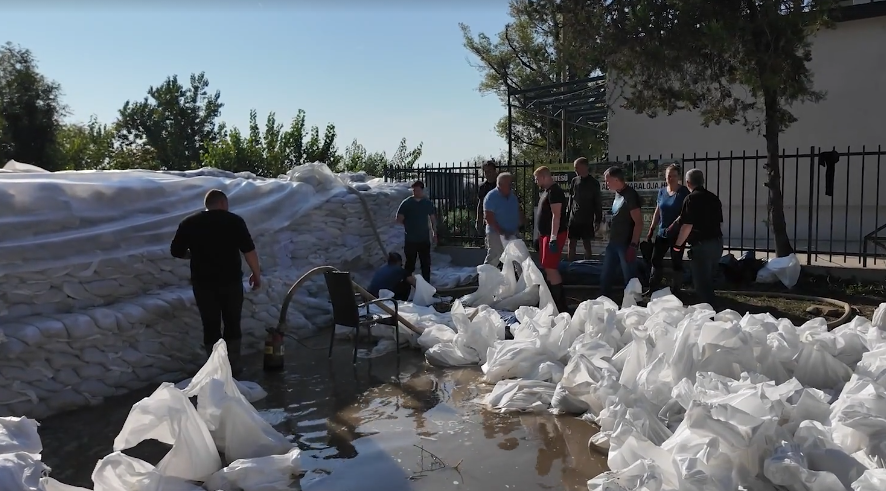 „Nem kell belénk rúgni azért, mert ártéri területen lakunk, ez jutott” + videó