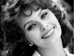 90. éves Sophia Loren