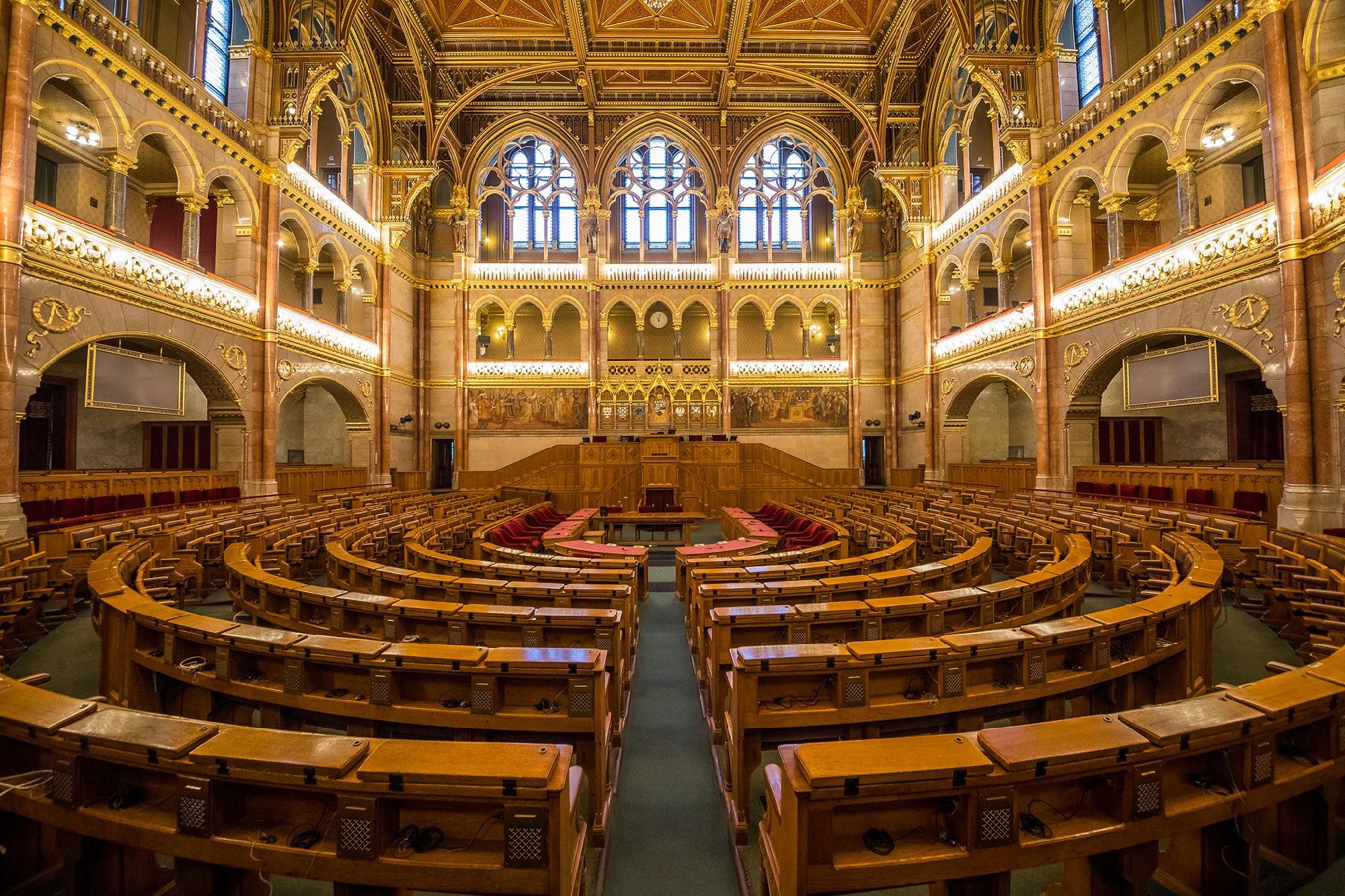 Kétnapos üléssel kezdődik a parlament őszi ülésszaka