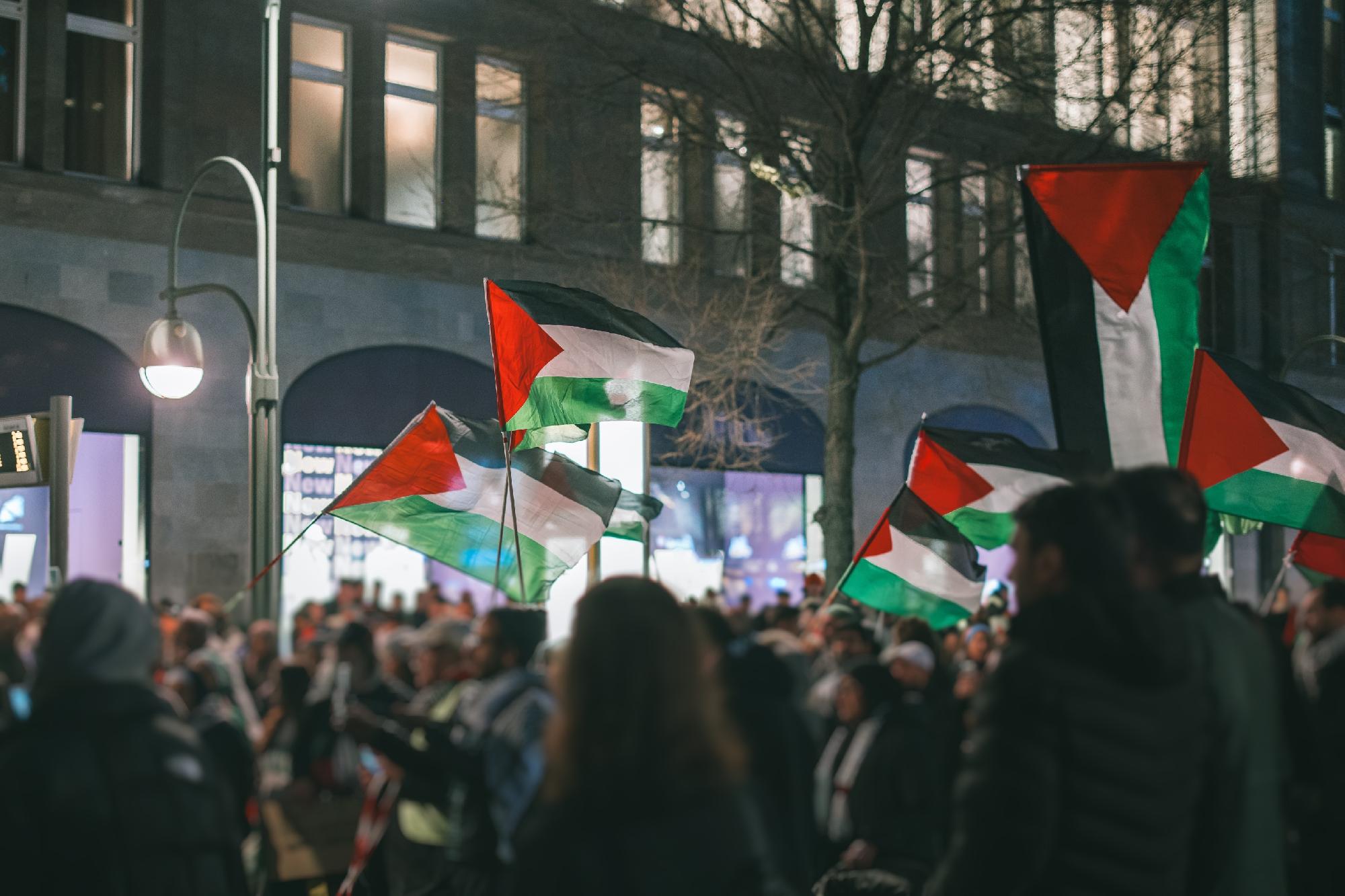 Berlin utcáin több száz arab ünnepelte az Izrael elleni támadást + videó