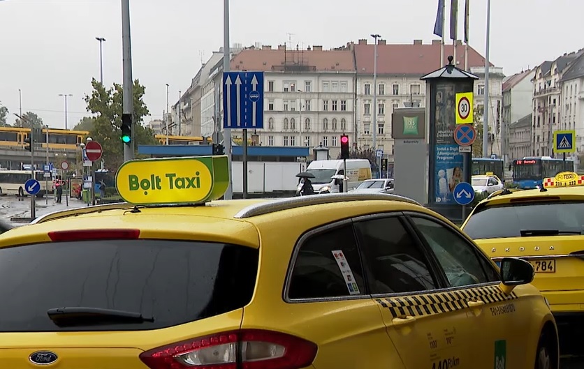 Taxit lopott egy idős férfitől Budapesten + videó