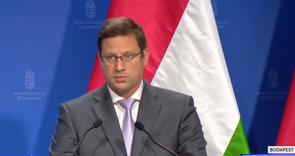 Gulyás Gergely: Magyar Péter Brüsszel markában van + videó