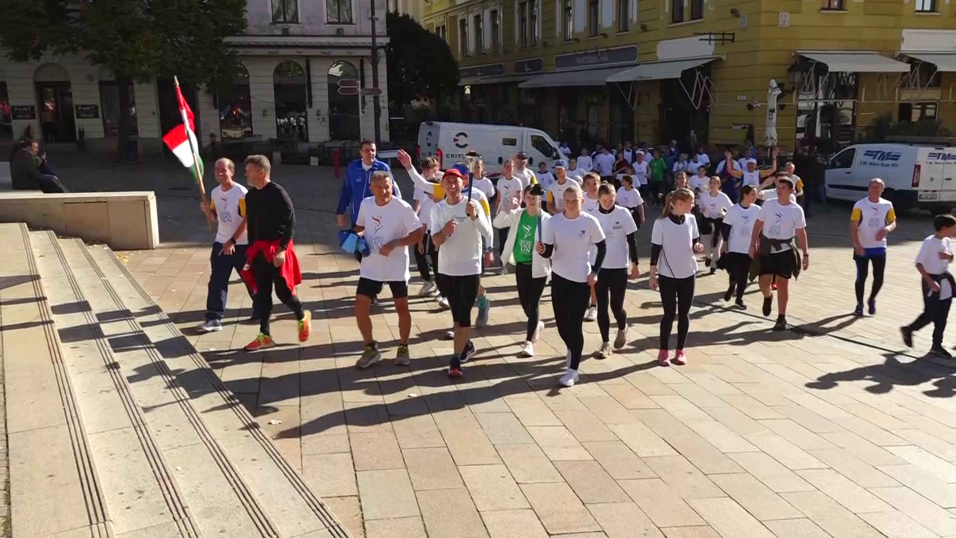 Pécsett zárult az egész Földet megmozgató békefutás + videó