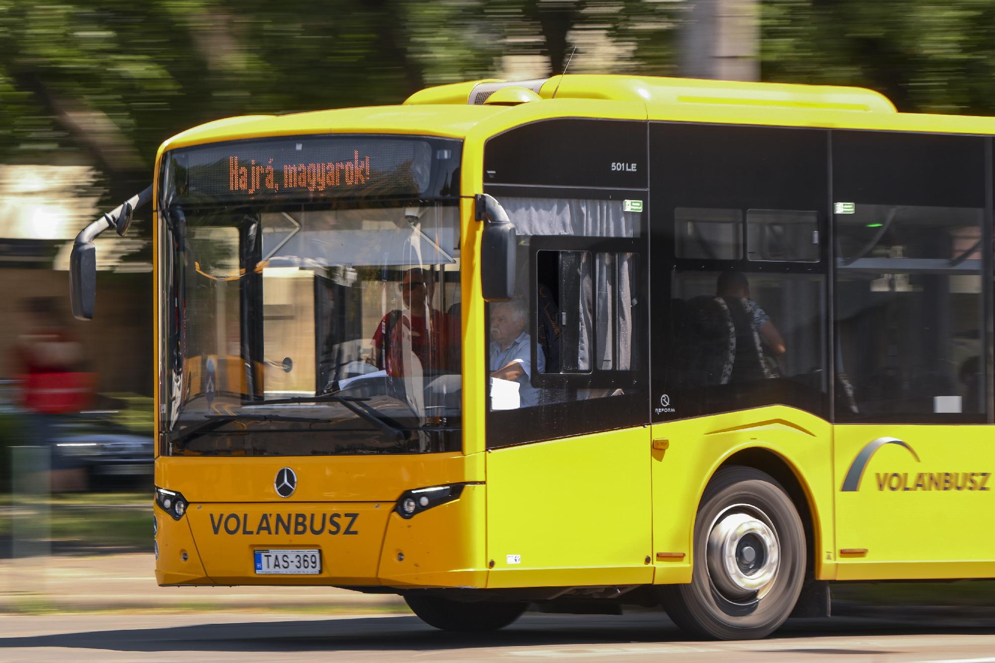 Már minden helyközi Volán-autóbuszon lehet fizetni bankkártyával, okosórával, okoseszközzel