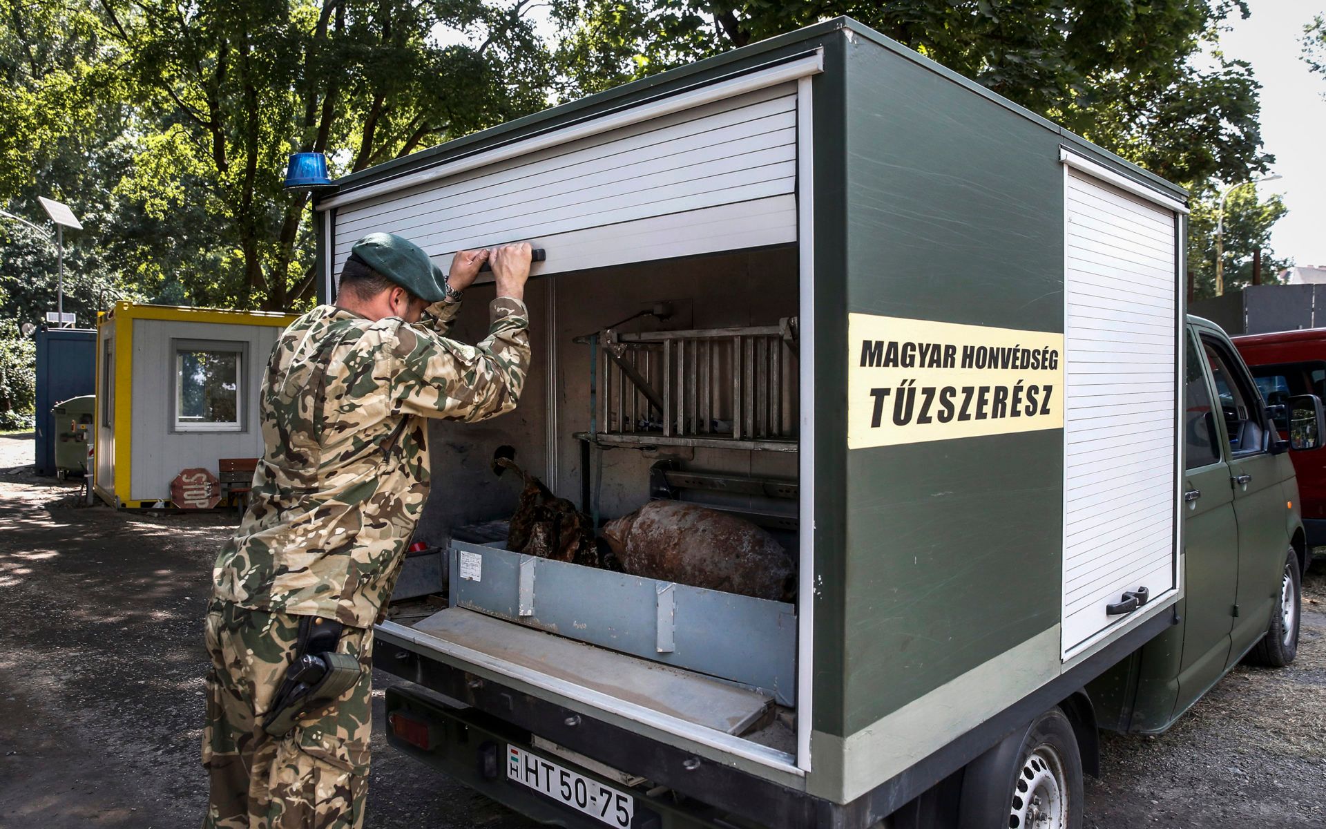 Markolókanálból emeltek ki világháborús aknavetőgránátokat a tűzszerészek