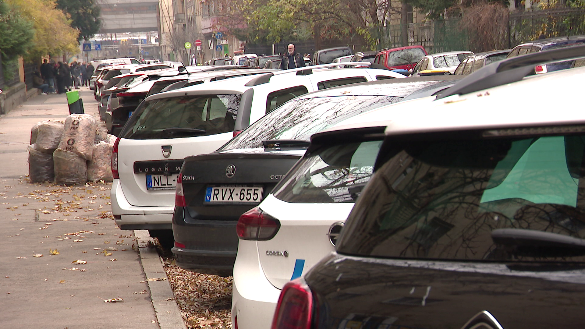 Jelentősen emelkednek a parkolási díjak Budapesten + videó