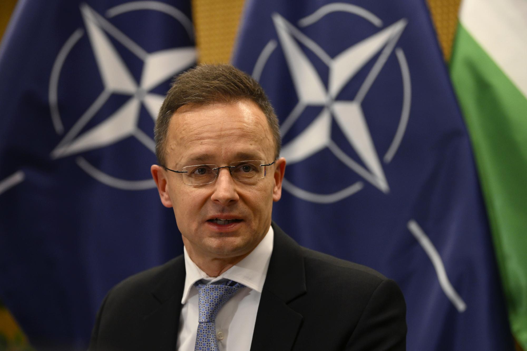 Szijjártó Péter: nem szabad feláldozni a NATO kollektív védelemét semmilyen harmadik ország miatt