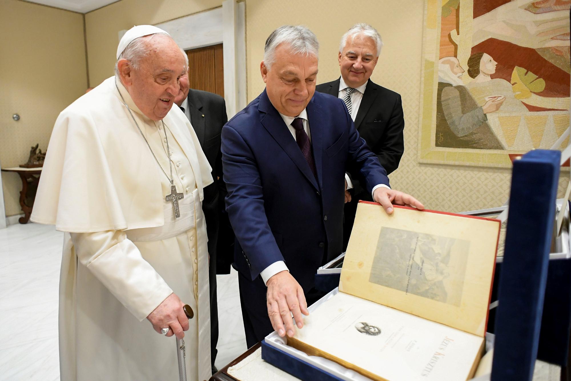 Orbán Viktort fogadta Ferenc pápa  + videó