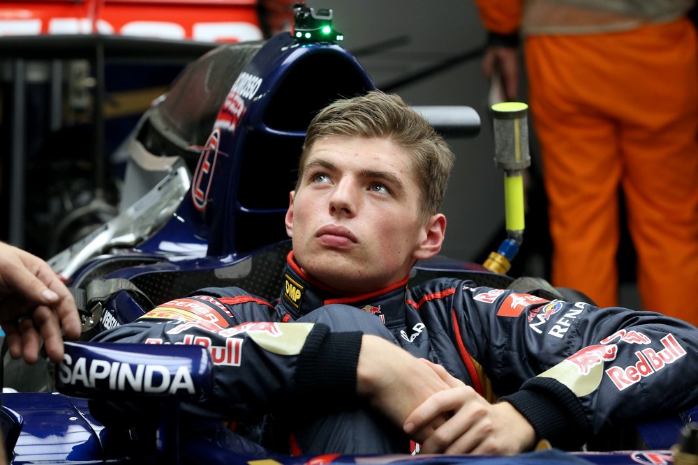 Óriási örömhírt jelentett be Max Verstappen