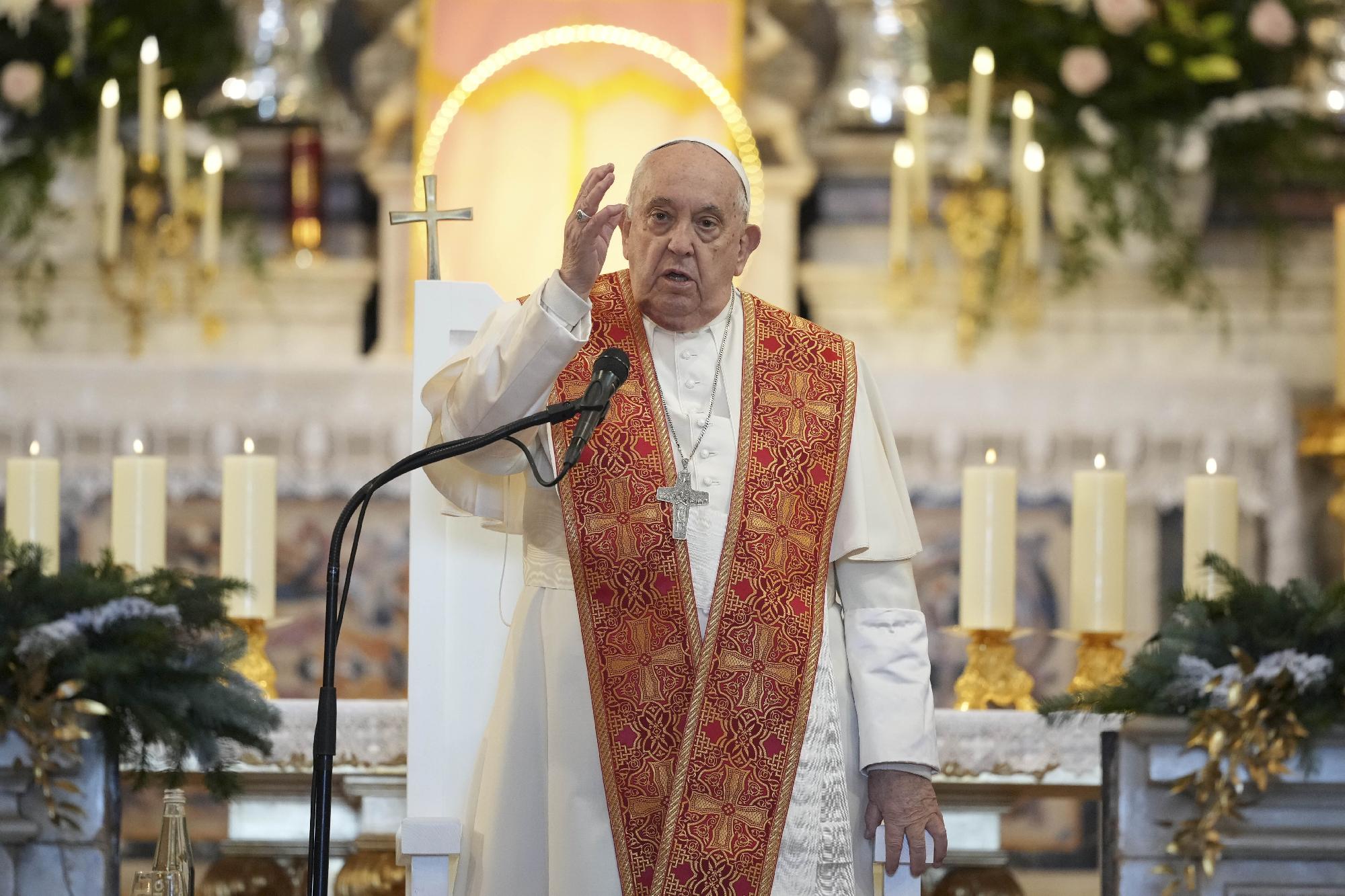 Napóleon szülőhelyén találkozott katolikus hívekkel a pápa