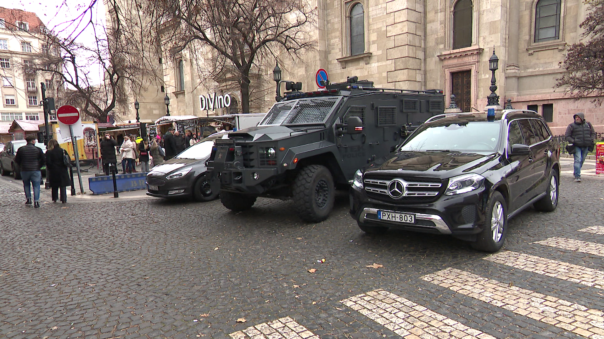 Megerősített rendőri jelenlét gondoskodik a karácsonyi vásárok biztonságáról + videó