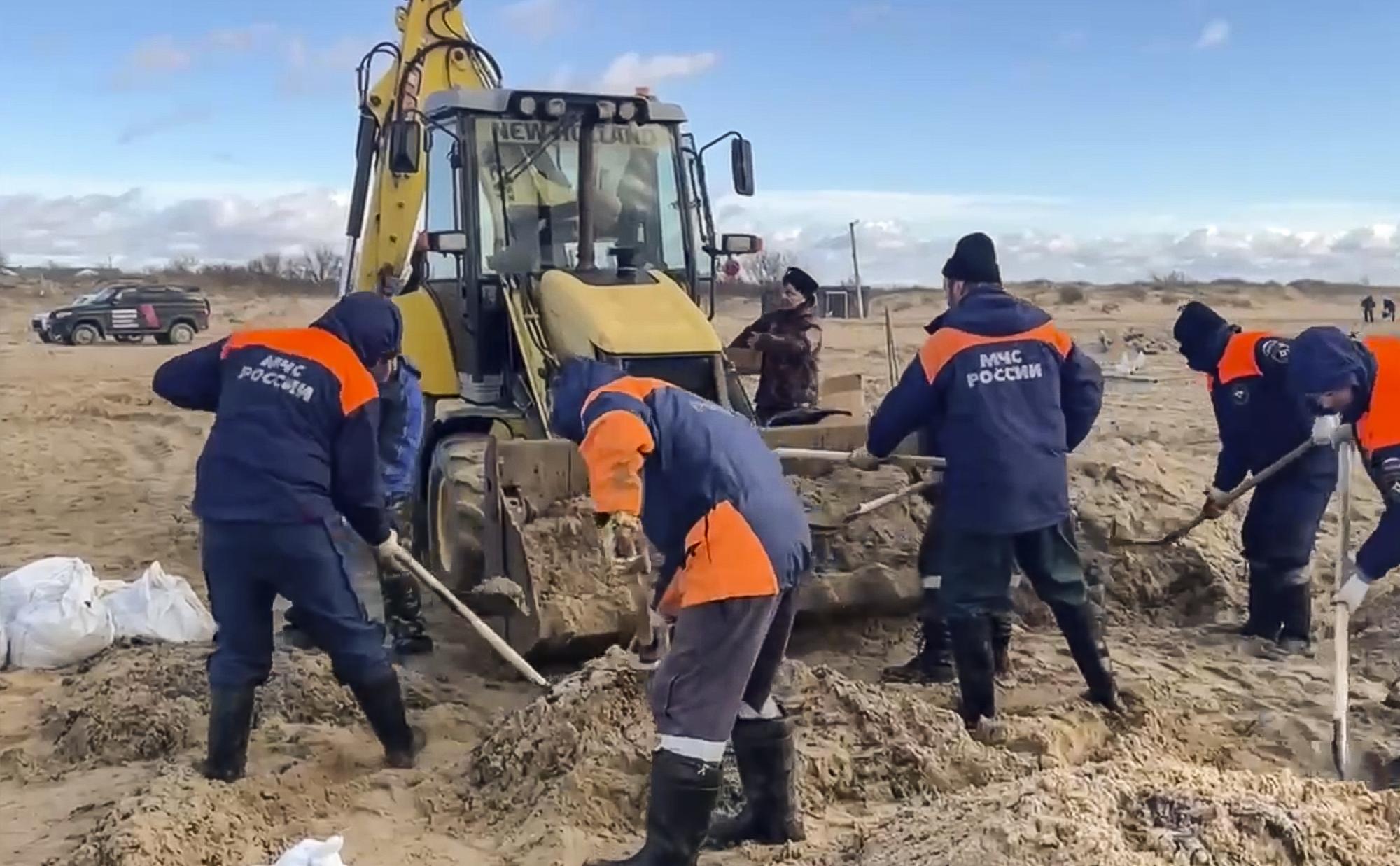 A Kercsi-szorosnál történt olajkatasztrófa miatt 200 ezer tonna föld szennyeződhetett be