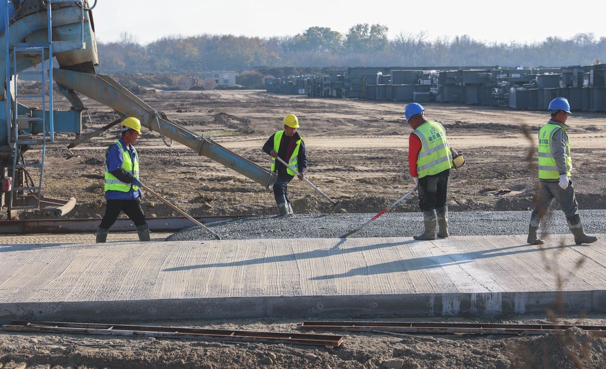 A több ezer négyzetméteres BYD-csarnok építése megdöbbentő léptékű + videó