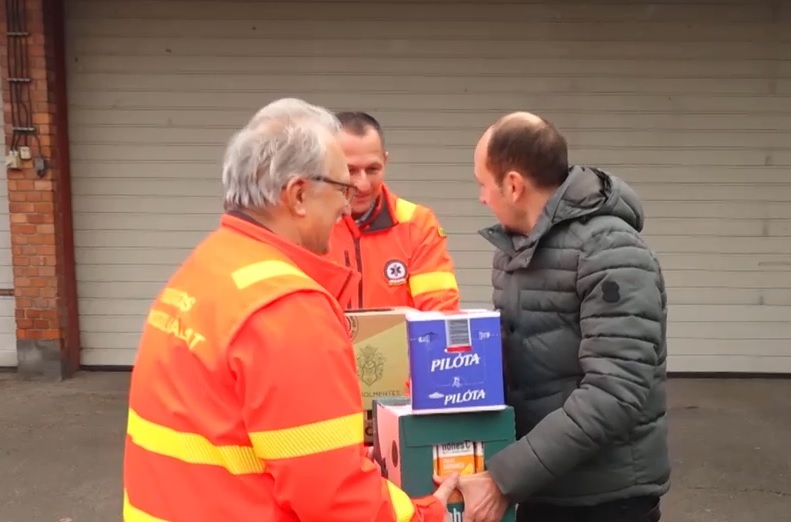 Több mint 100 mentős teljesít szolgálatot Baranya vármegyében az év utolsó napján + videó