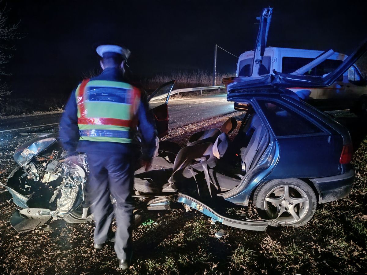 Szolgálatba tartó rendőr szenvedett balesetet