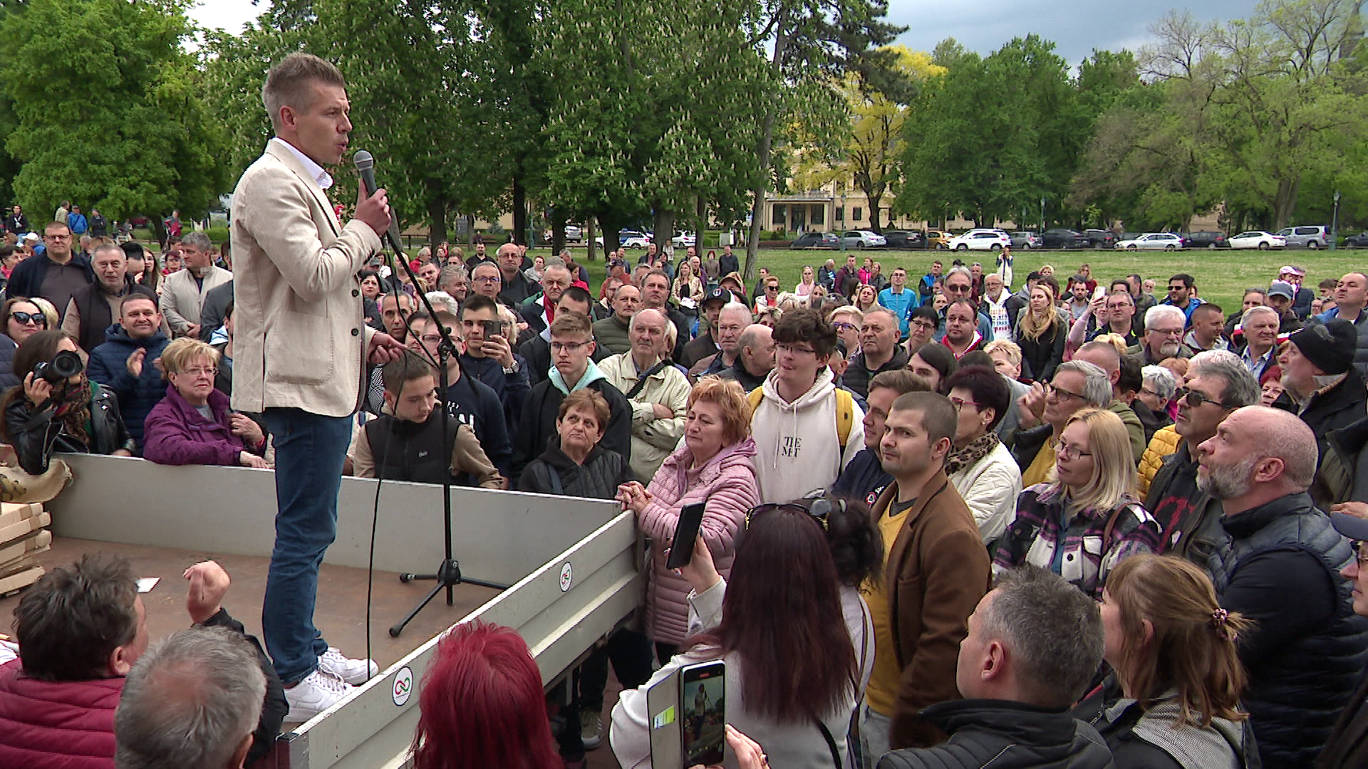 Lopás bűncselekmény miatt nyomoz a Központi Nyomozó Főügyészség Magyar Péter diszkóbotrányában + videó