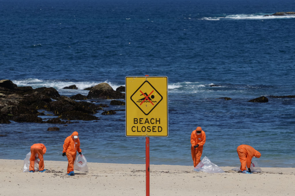 Rajtélyes hulladékok miatt le kellett zárni Sydney több népszerű strandját