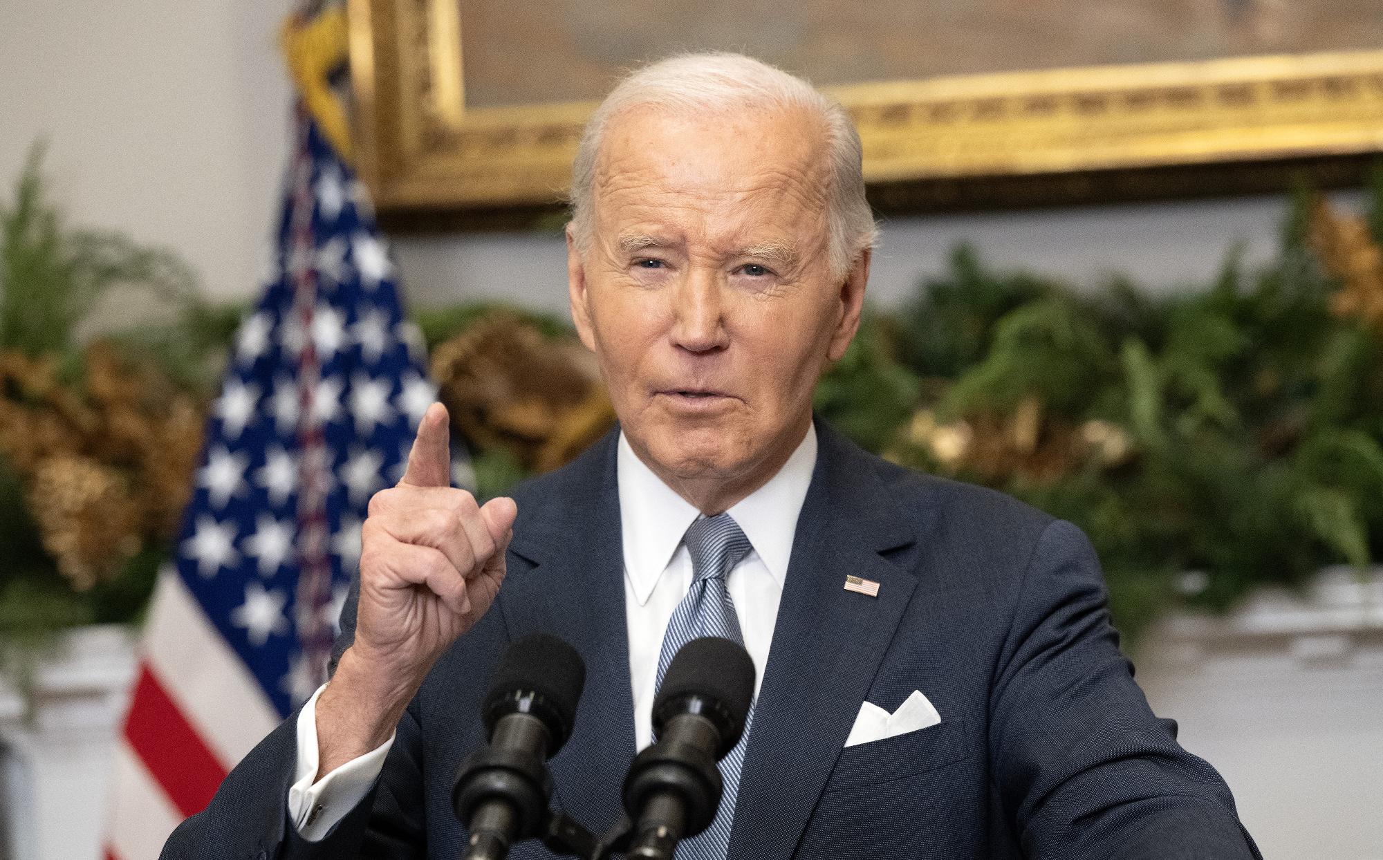 Biden beintett a kínai és orosz technológiák gyártóinak