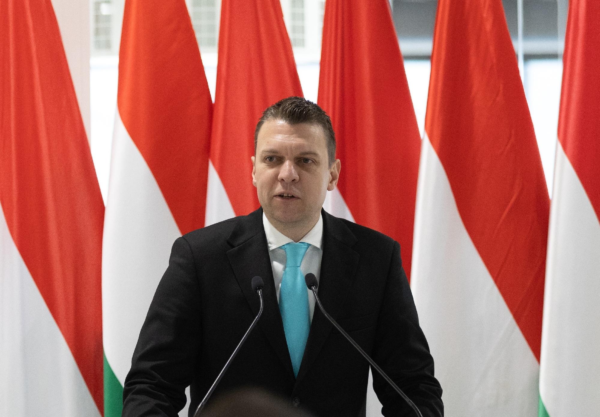 Nem csak Orbán Viktort, az egész országot büntetni akarja Manfred Weber + videó