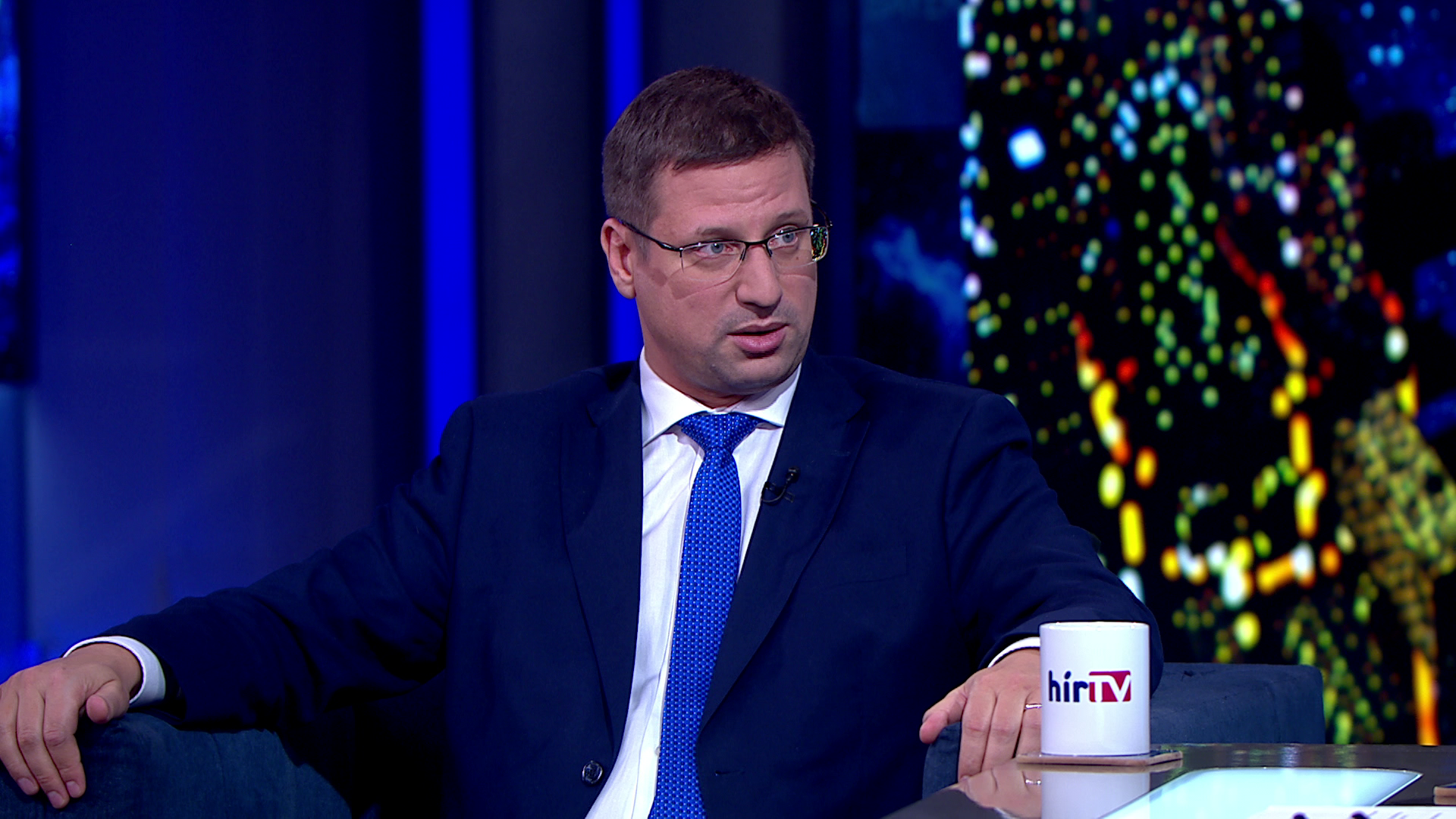 Bayer show - Gulyás Gergely: Az ellenzék még ellenzéknek is gyenge, nem érdemes kormányon kipróbálni őket + videó