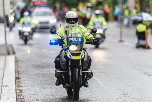 Stockholmban őrizetbe vettek egy ukrán férfit, aki autóval megpróbált betörni az orosz nagykövetségre