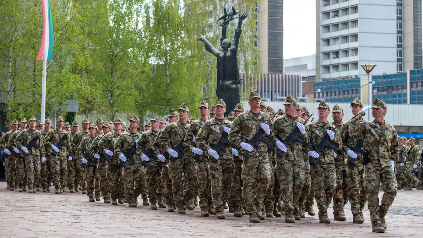 Szalay-Bobrovniczky Kristóf: újabb másfél száz katona esküdött fel a haza védelmére