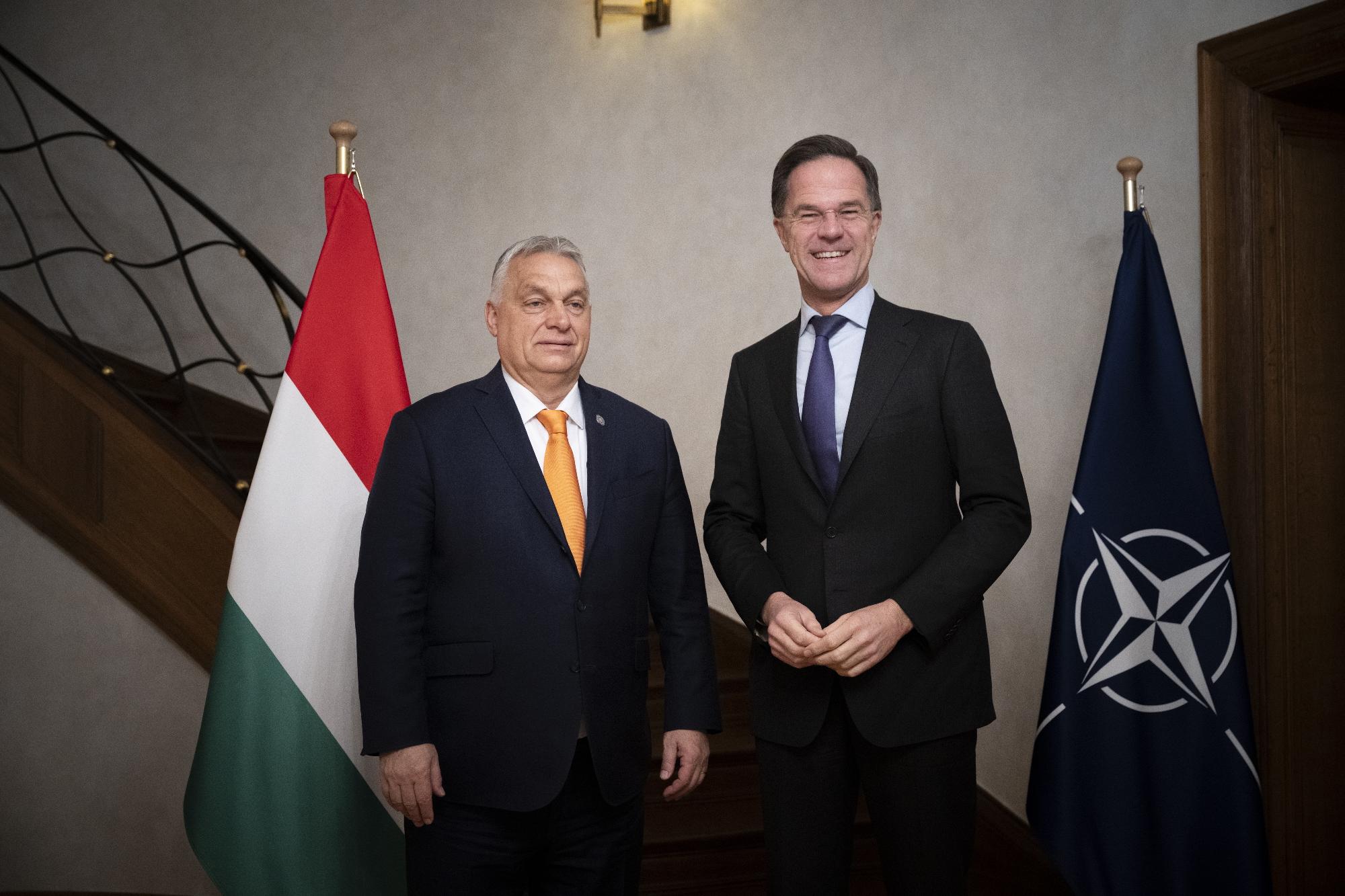 NATO-főtitkár: a katonai szövetség elrettentő és védelmi képességének fontosságáról tárgyaltak Orbán Viktorral