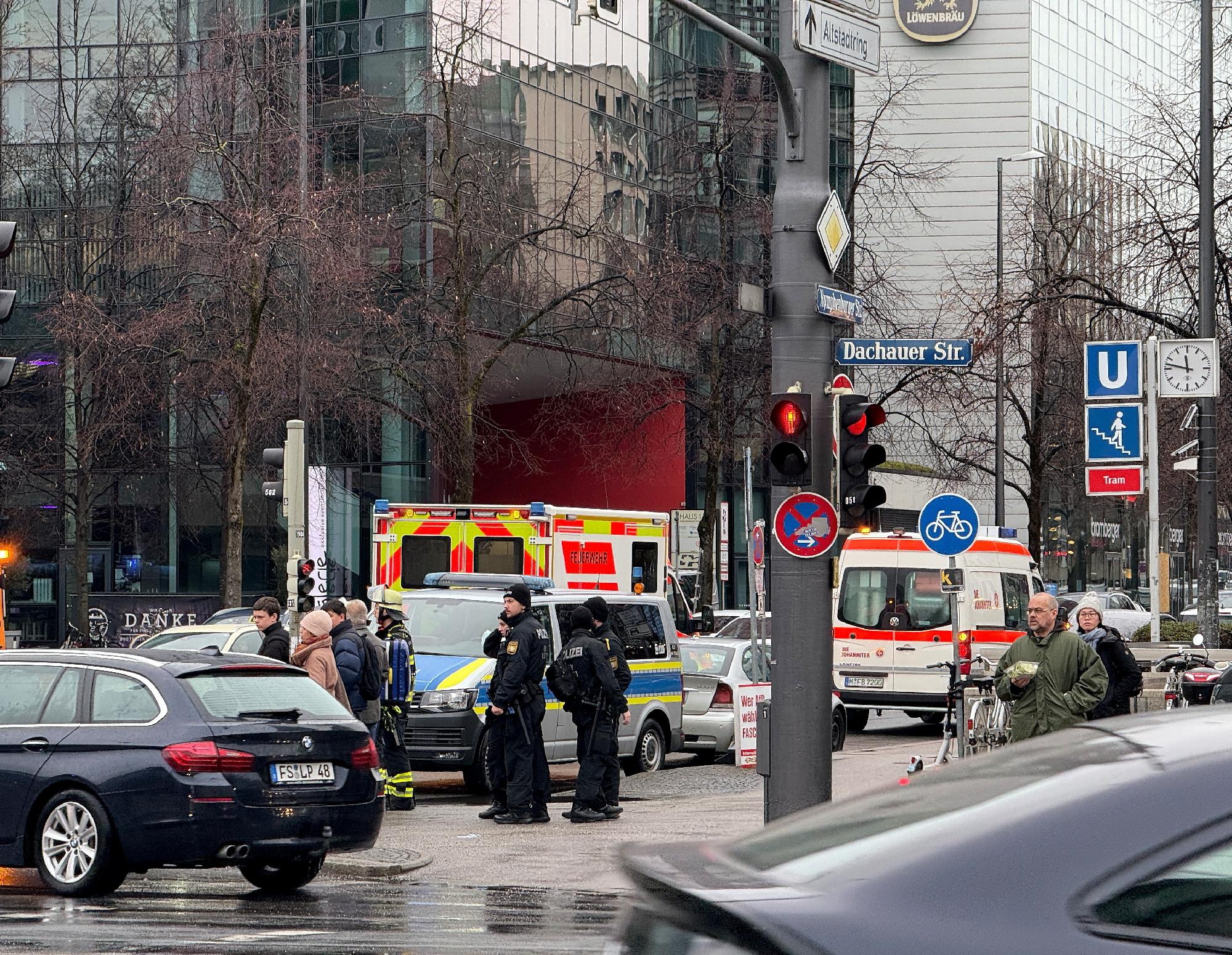 Újabb merénylet Németországban: Afgán menedékkérő hajtott autóval emberek közé Münchenben, többen megsérültek + videó