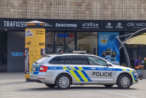 Késsel támadtak a személyzetre egy üzletben a csehországi Hradec Královében, halálos áldozatok is vannak