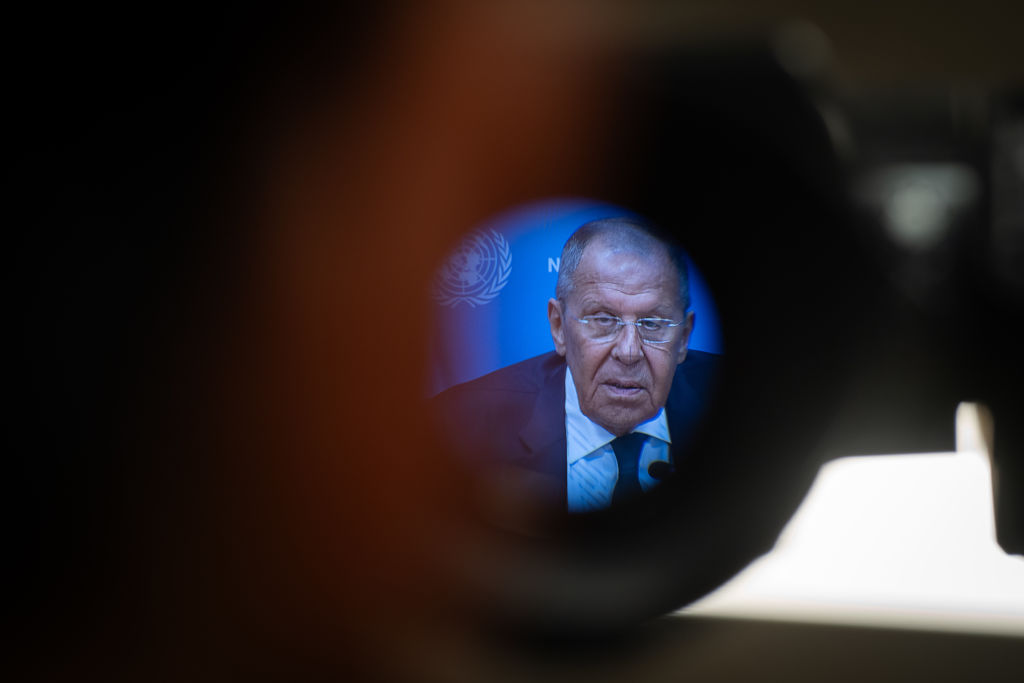 Szergej Lavrov: A nyugati szomszédok ismét szuronyokkal akarják Zelenszkijt támogatni