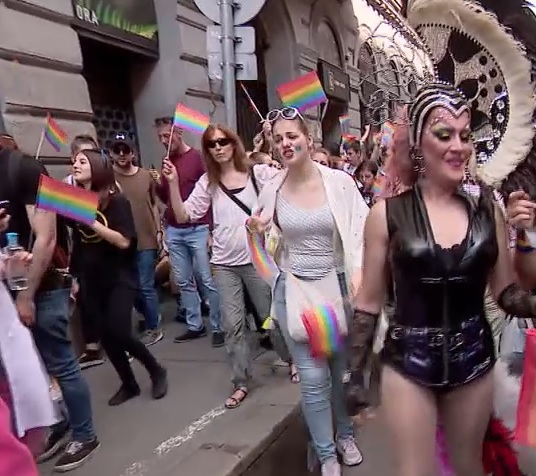 A pride felvonulásnak meg kell felelnie a gyermekvédelmi törvénynek  + videó