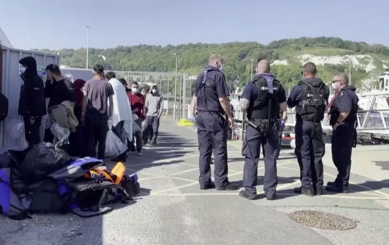 Egyre több szó esik az illegális migráció megfékezéséről az Egyesült Királyságban + videó