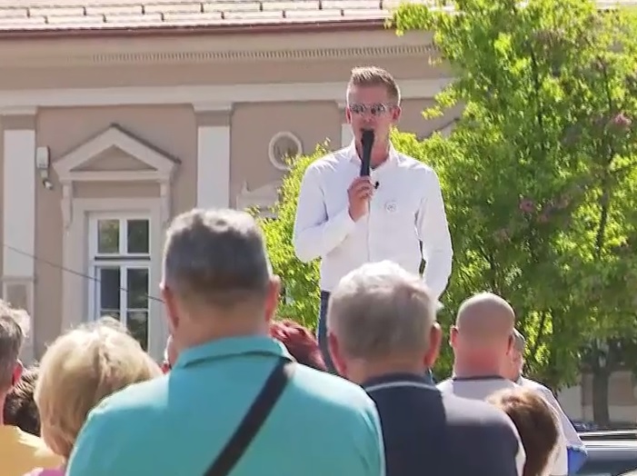 Csalódottak és bosszúsak a Tisza Párt önkéntesei az adataik kiszivárgása és a listázás miatt + videó
